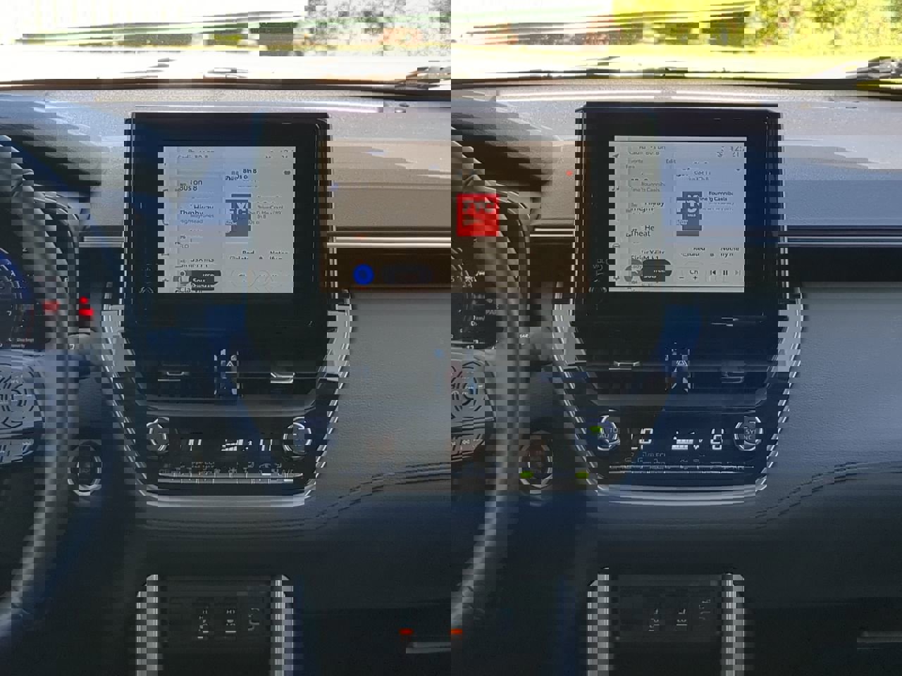 Used 2023 Toyota Corolla Cross XLE w/ Convenience Package image 16