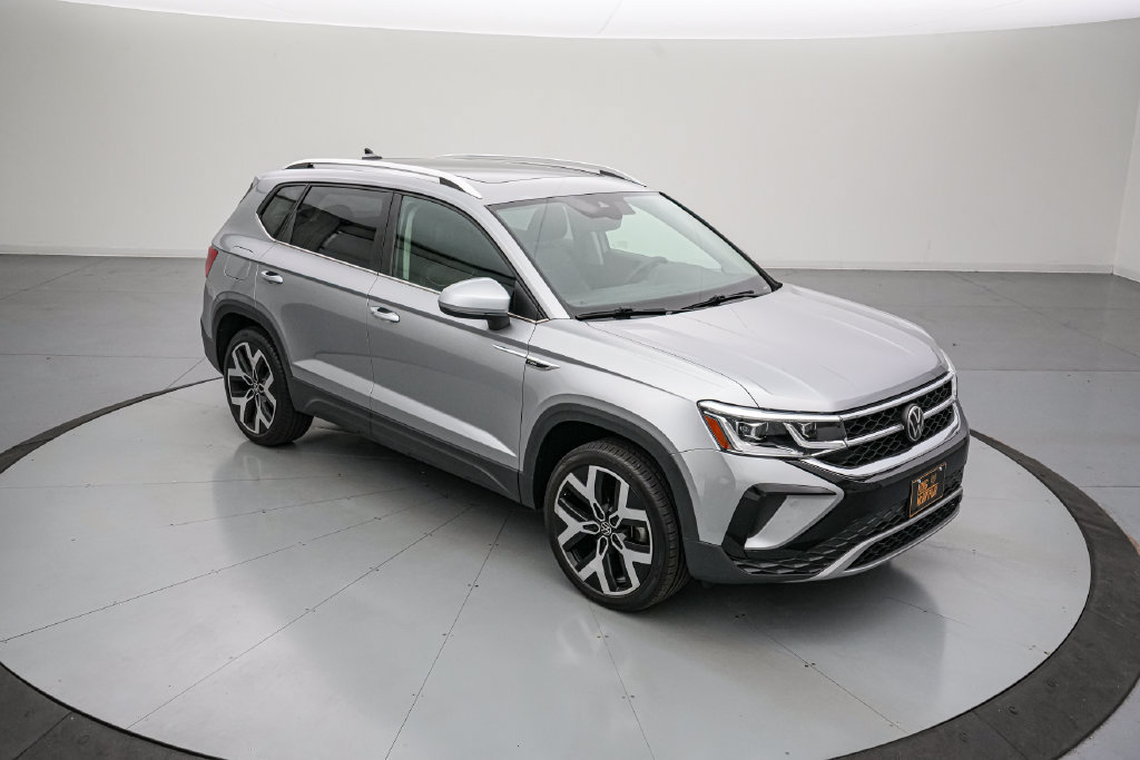 Used 2023 Volkswagen Taos SEL AWD/4WD image 2