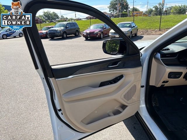 Used 2025 Jeep Grand Cherokee L Limited w/ Black Appearance Package AWD/4WD image 12
