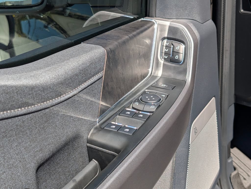 Certified 2025 Ford F250 4x4 Crew Cab Super Duty image 27
