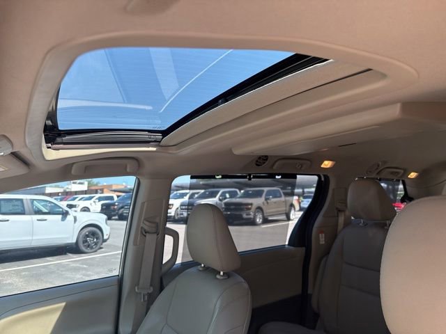 Used 2020 Toyota Sienna XLE Premium FWD image 10