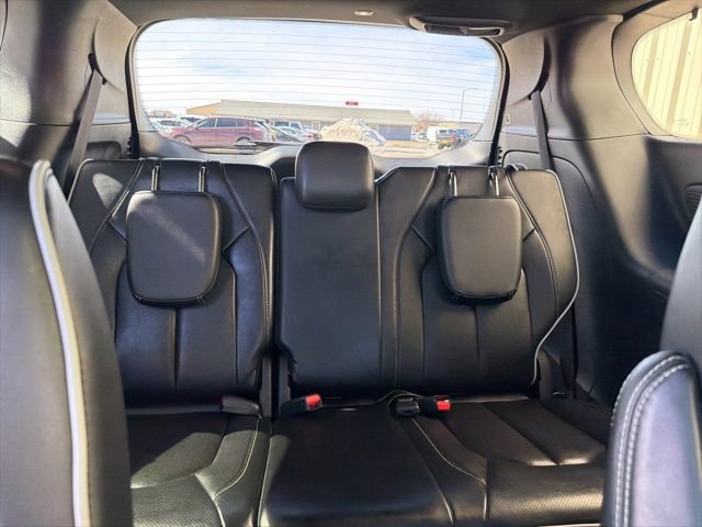 Used 2025 Chrysler Pacifica Limited FWD image 11