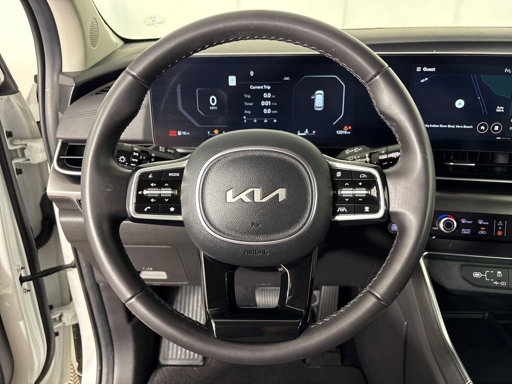 Used 2025 Kia Carnival SX FWD image 17