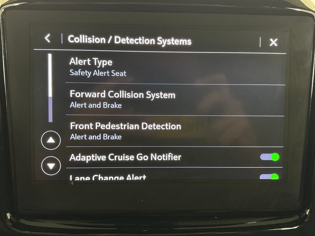 Used 2023 Chevrolet Traverse High Country FWD image 27