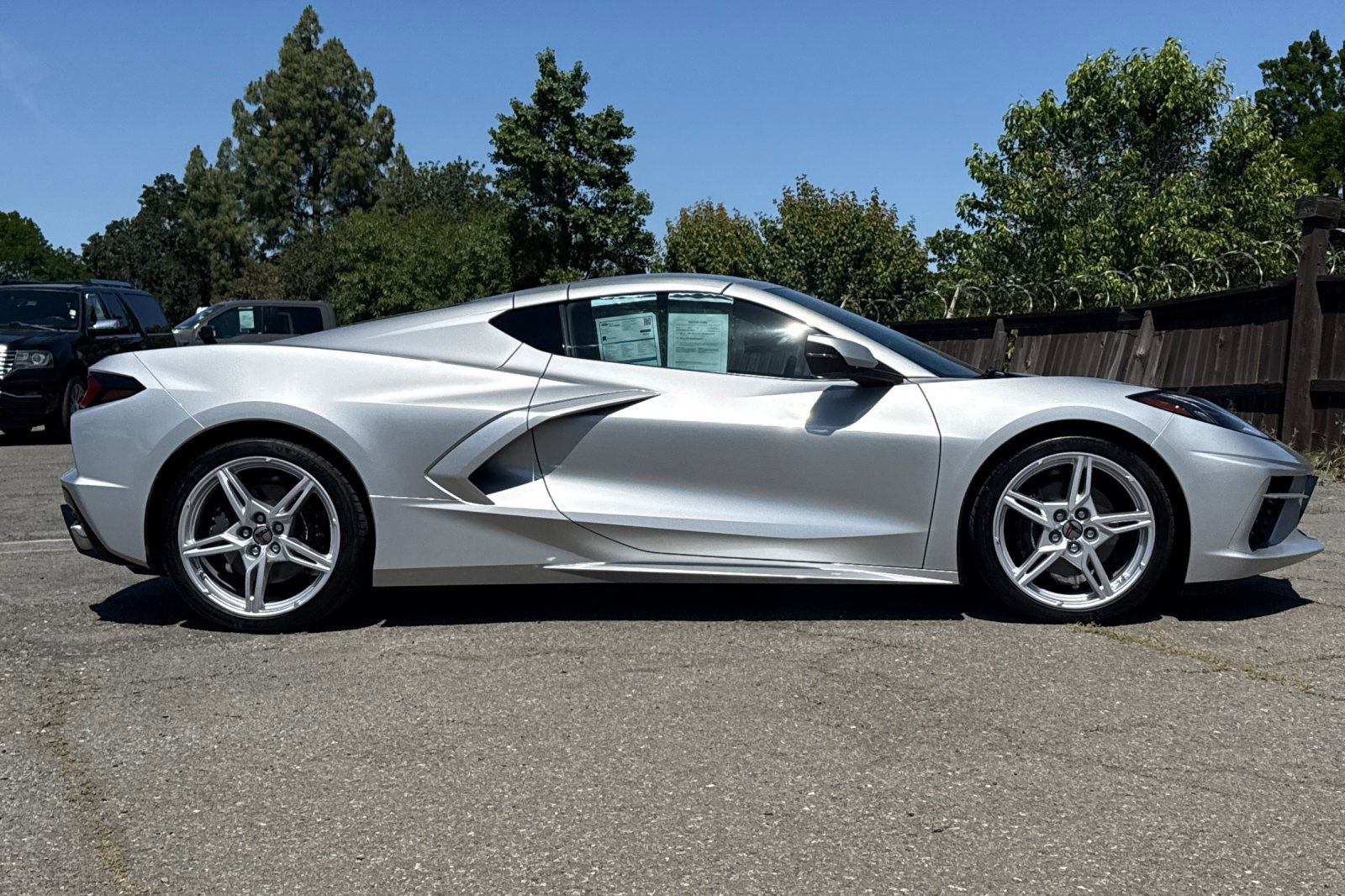 Used 2020 Chevrolet Corvette Stingray Coupe w/ Chrome Exterior Badge Package RWD image 3