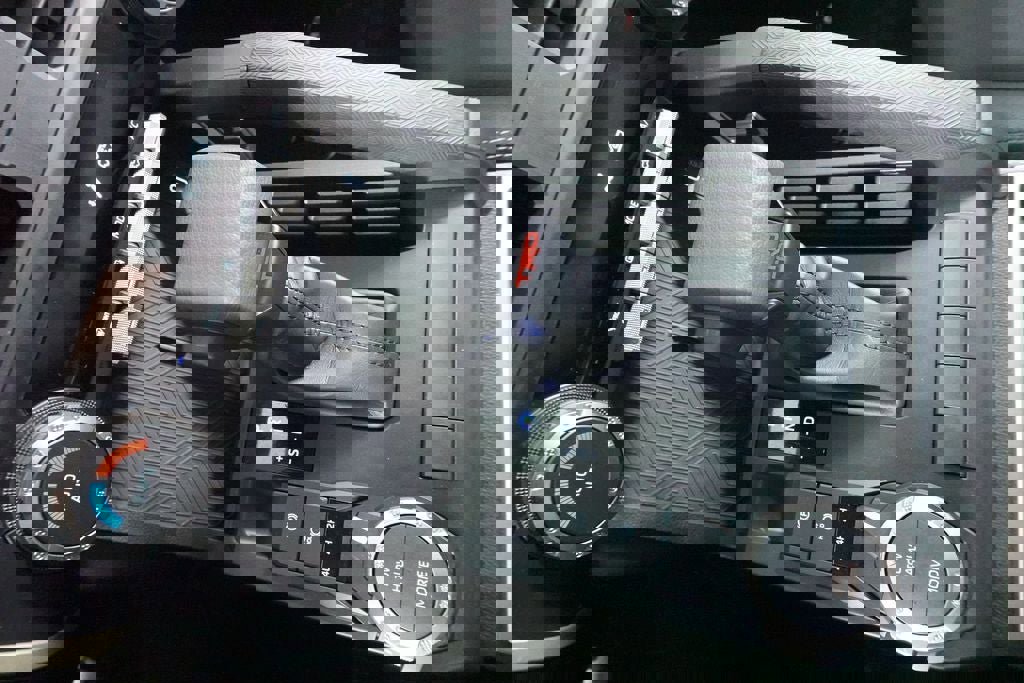 Used 2025 Toyota Tacoma TRD Sport AWD/4WD image 15