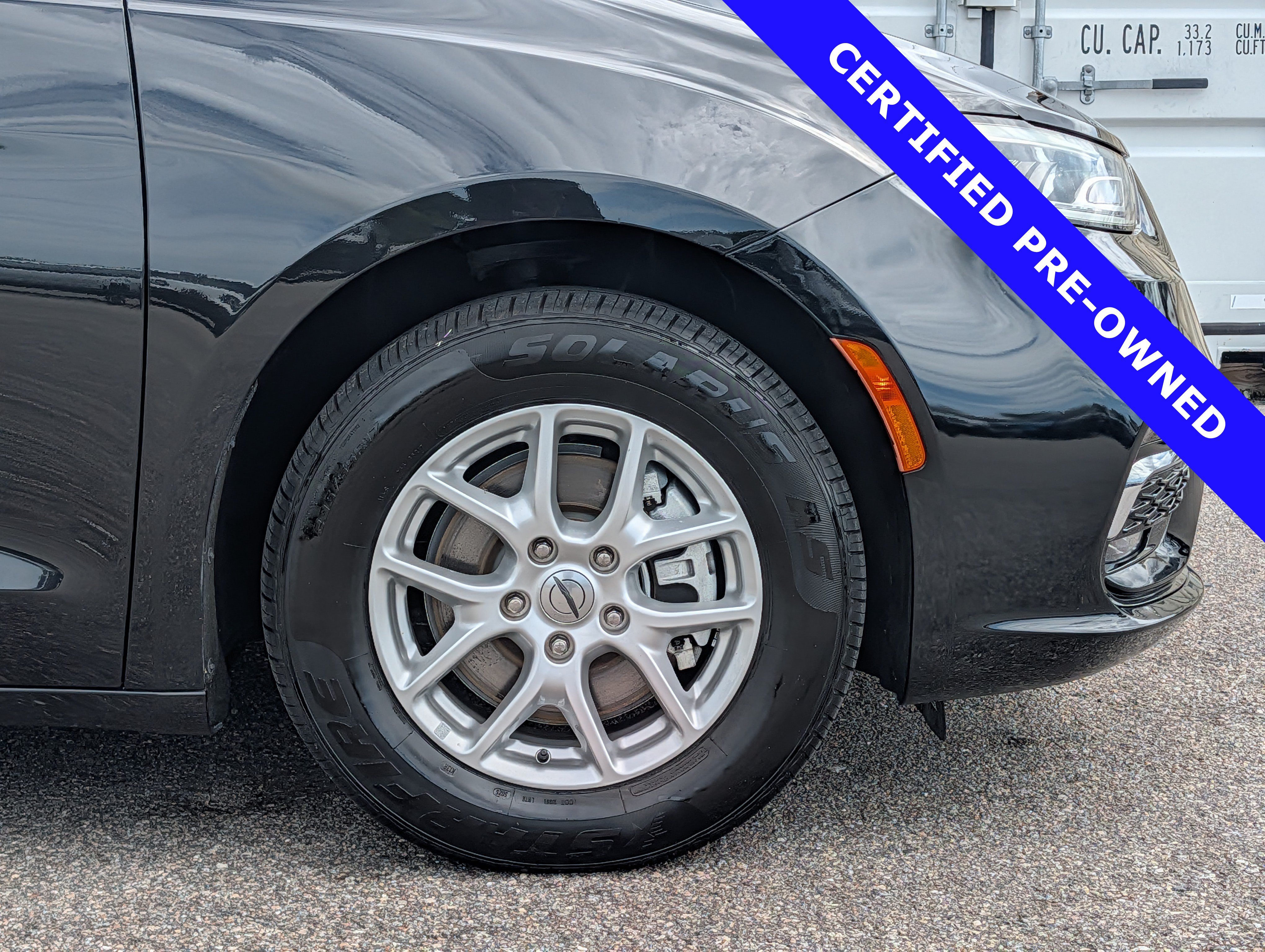 Used 2023 Chrysler Pacifica Touring-L FWD image 12