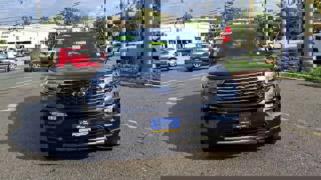 Certified 2022 Ford Explorer XLT w/ Equipment Group 202A image 13