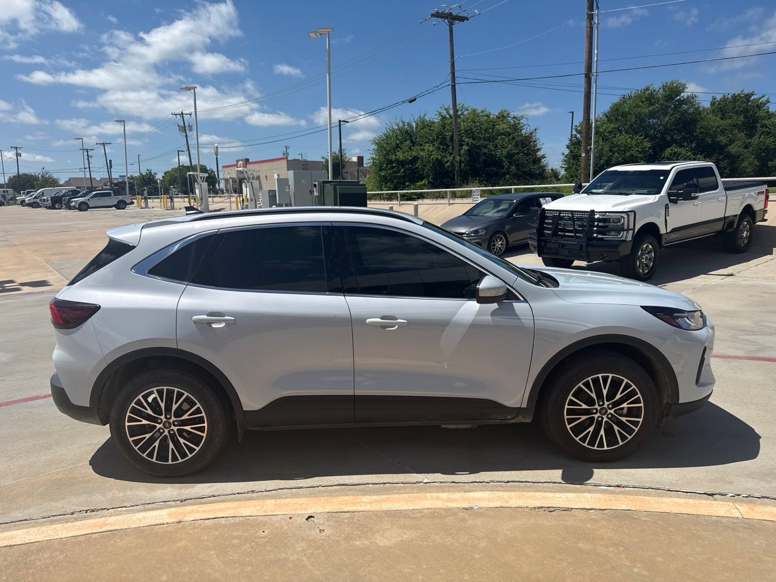 Certified 2025 Ford Escape SE FWD image 4