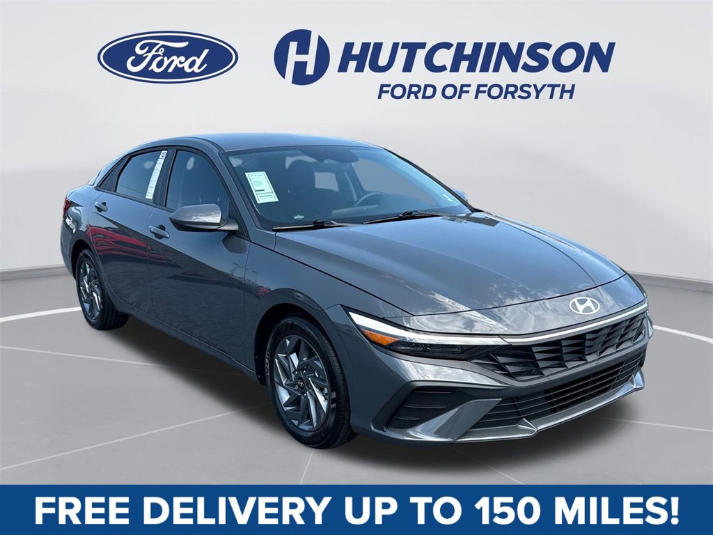 Used 2024 Hyundai Elantra SEL image 1