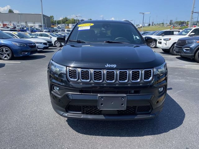 Used 2024 Jeep Compass Latitude AWD/4WD image 2
