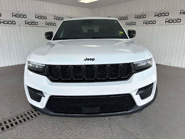 Used 2025 Jeep Grand Cherokee Altitude AWD/4WD image 2