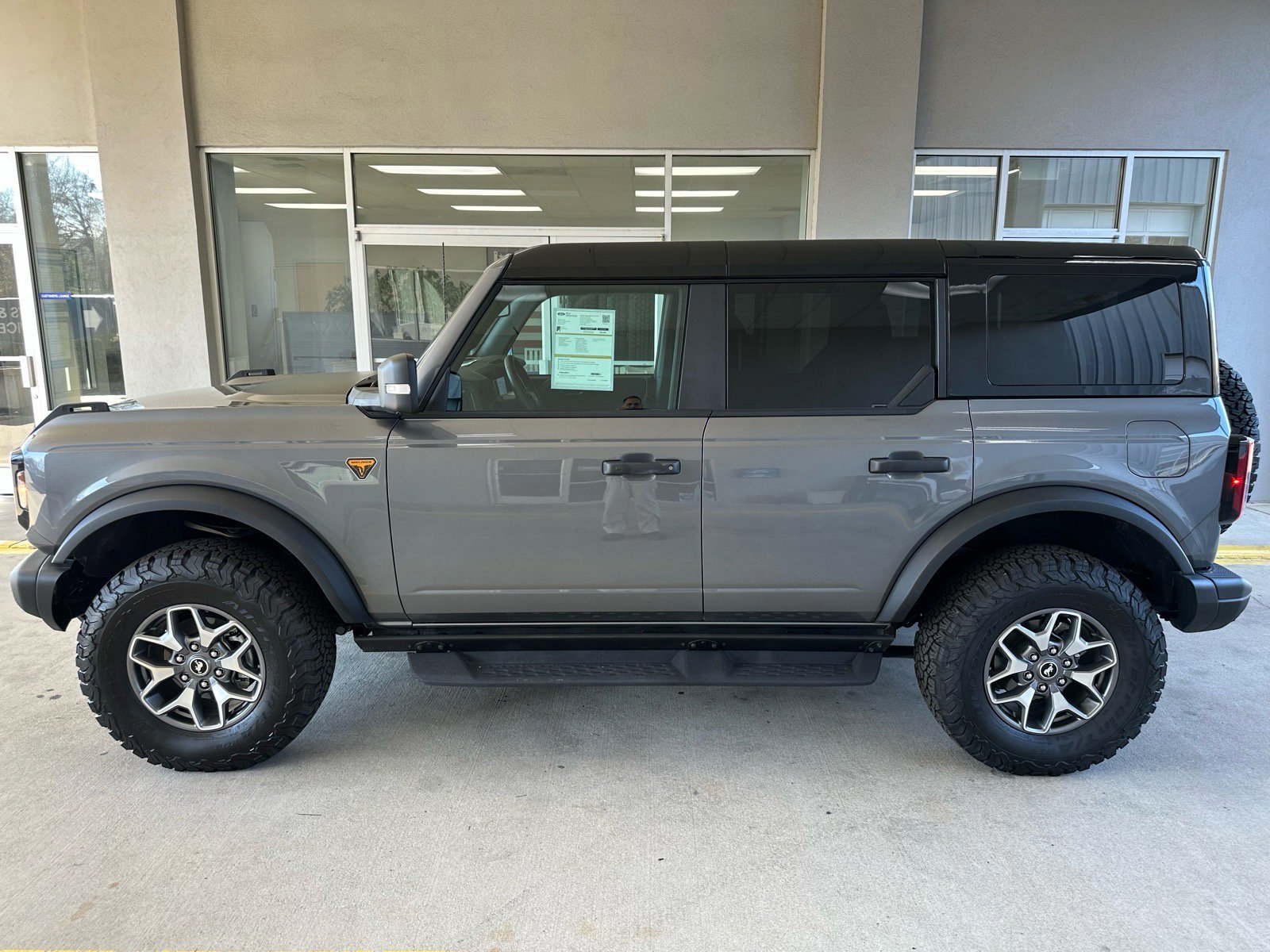 Certified 2025 Ford Bronco Badlands image 2