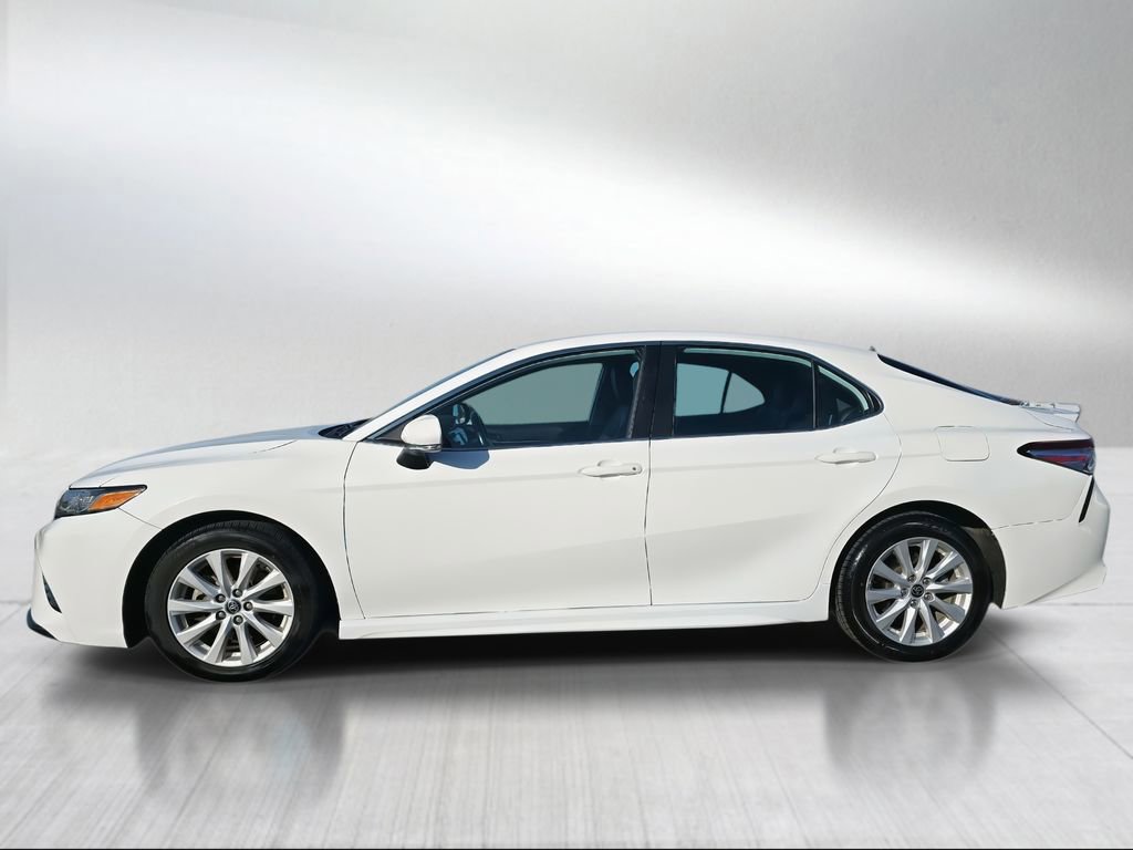 Used 2020 Toyota Camry SE image 2