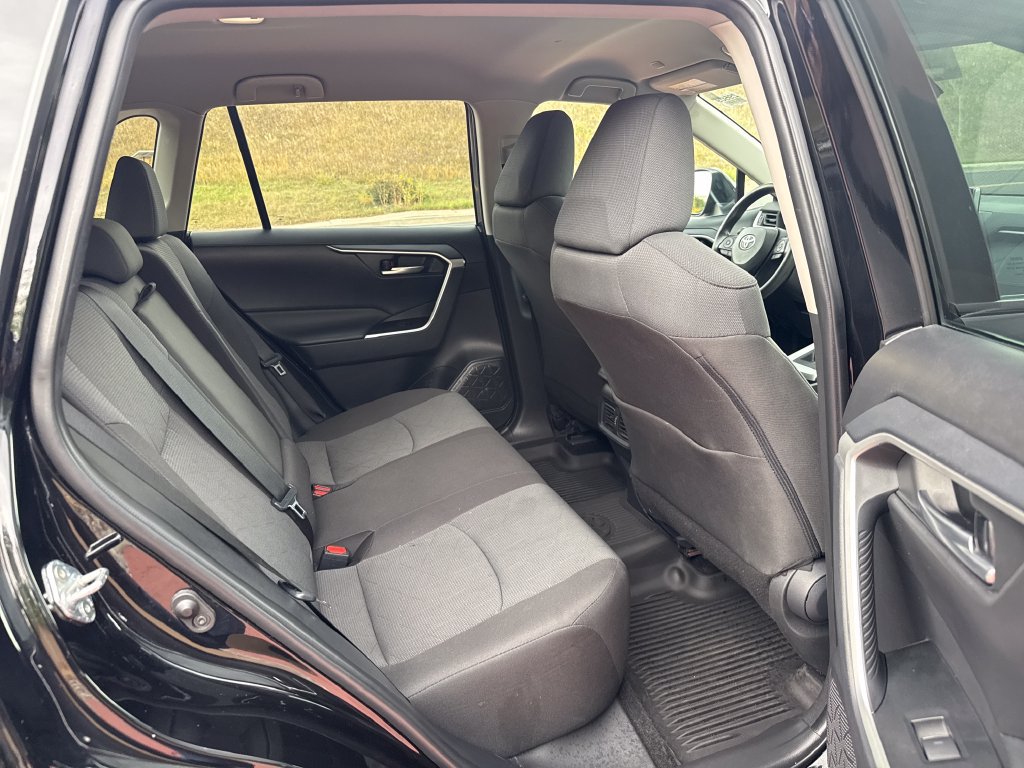 Used 2025 Toyota RAV4 XLE AWD/4WD image 24