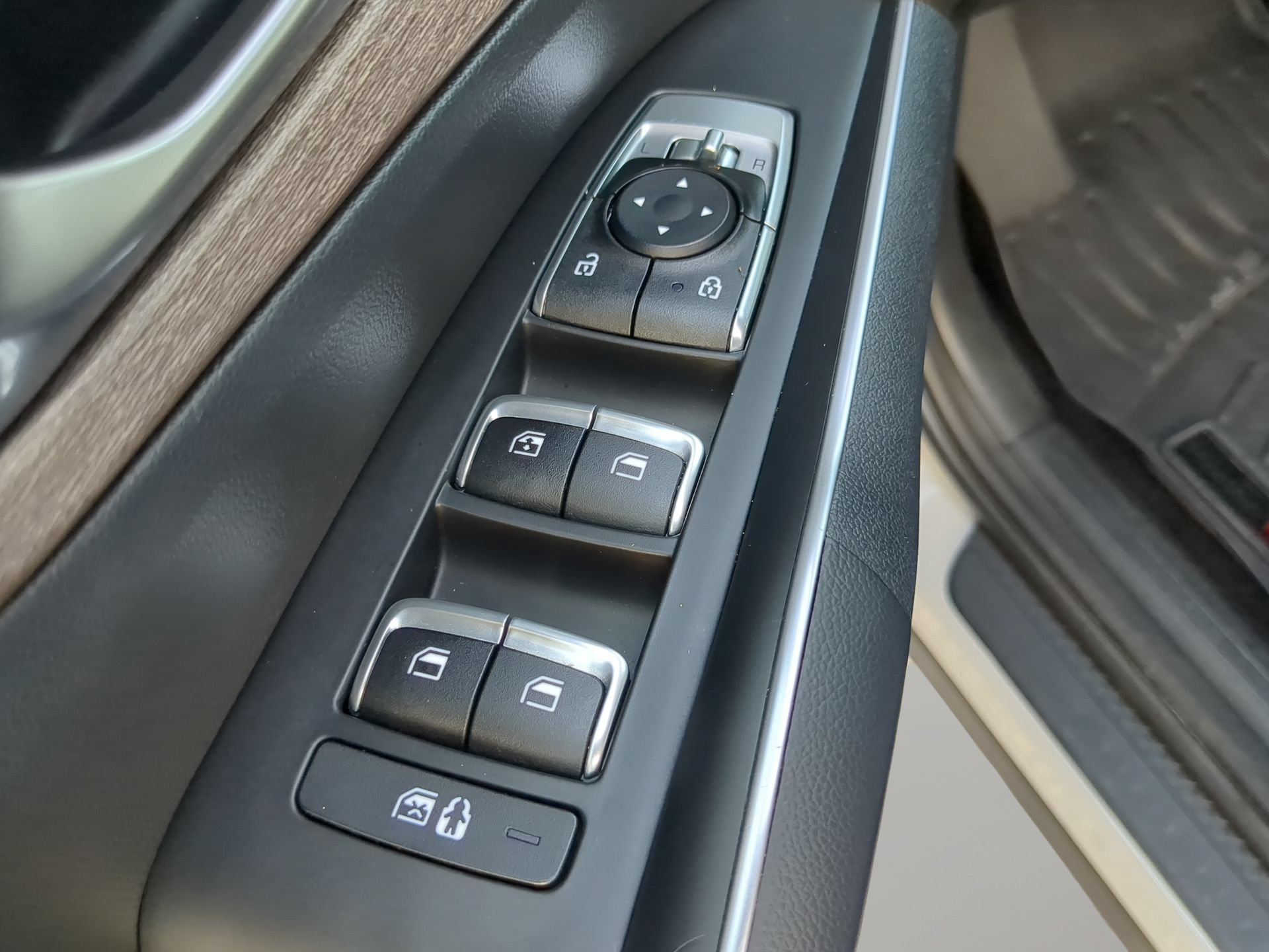 Used 2022 Kia Sorento EX w/ Panoramic Sunroof Package FWD image 55