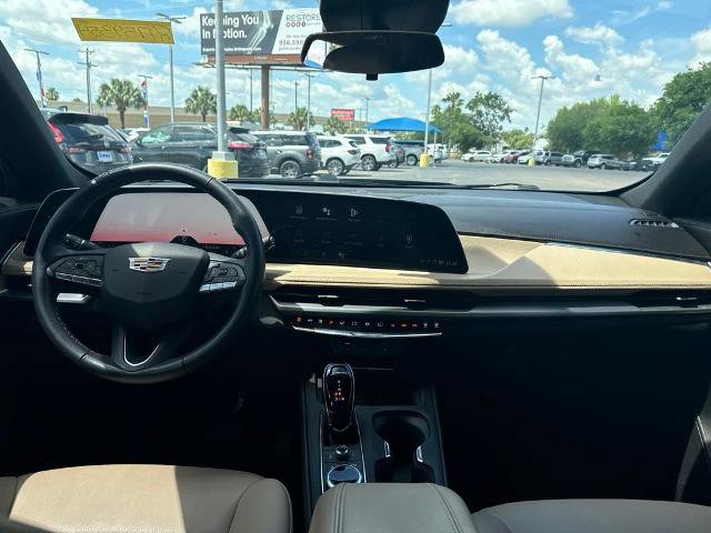 Used 2024 Cadillac XT4 Luxury FWD image 16
