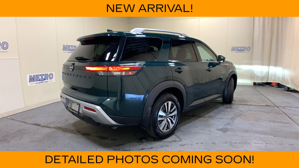 Used 2022 Nissan Pathfinder SL w/ SL Black Package AWD/4WD image 3