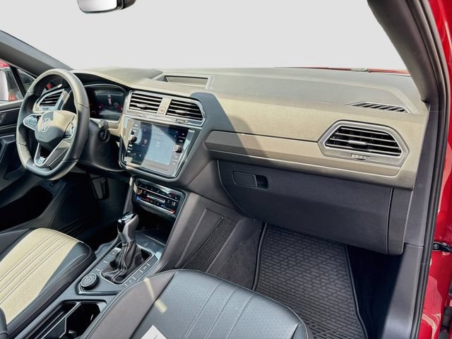 Used 2024 Volkswagen Tiguan SE R-Line AWD/4WD image 38