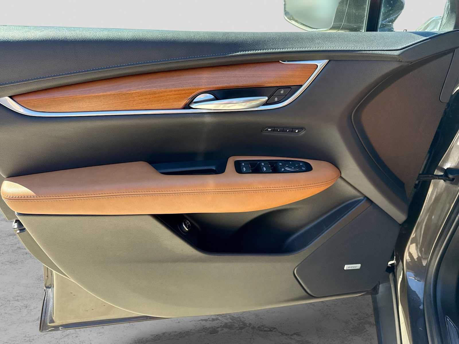 Used 2020 Cadillac XT5 Premium Luxury w/ LPO, Floor Liner Package AWD/4WD image 30