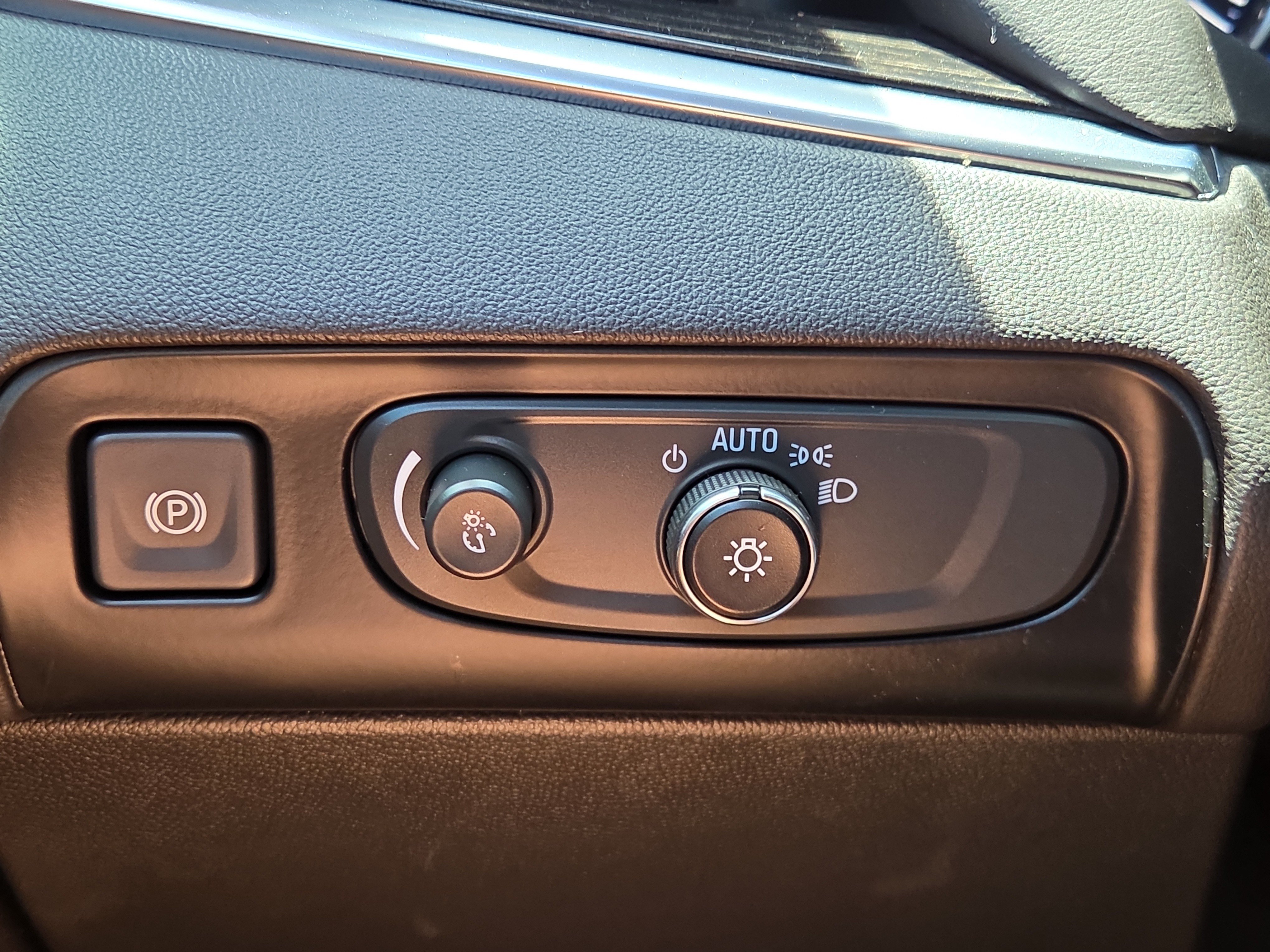 Used 2021 Buick Enclave Avenir w/ Avenir Technology Package FWD image 23