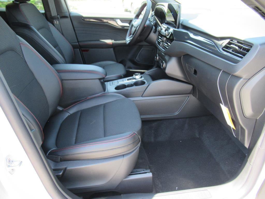 Certified 2025 Ford Escape ST-Line image 9