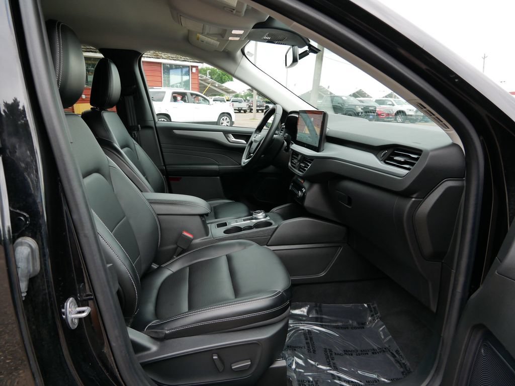 Certified 2024 Ford Escape Platinum AWD/4WD image 8