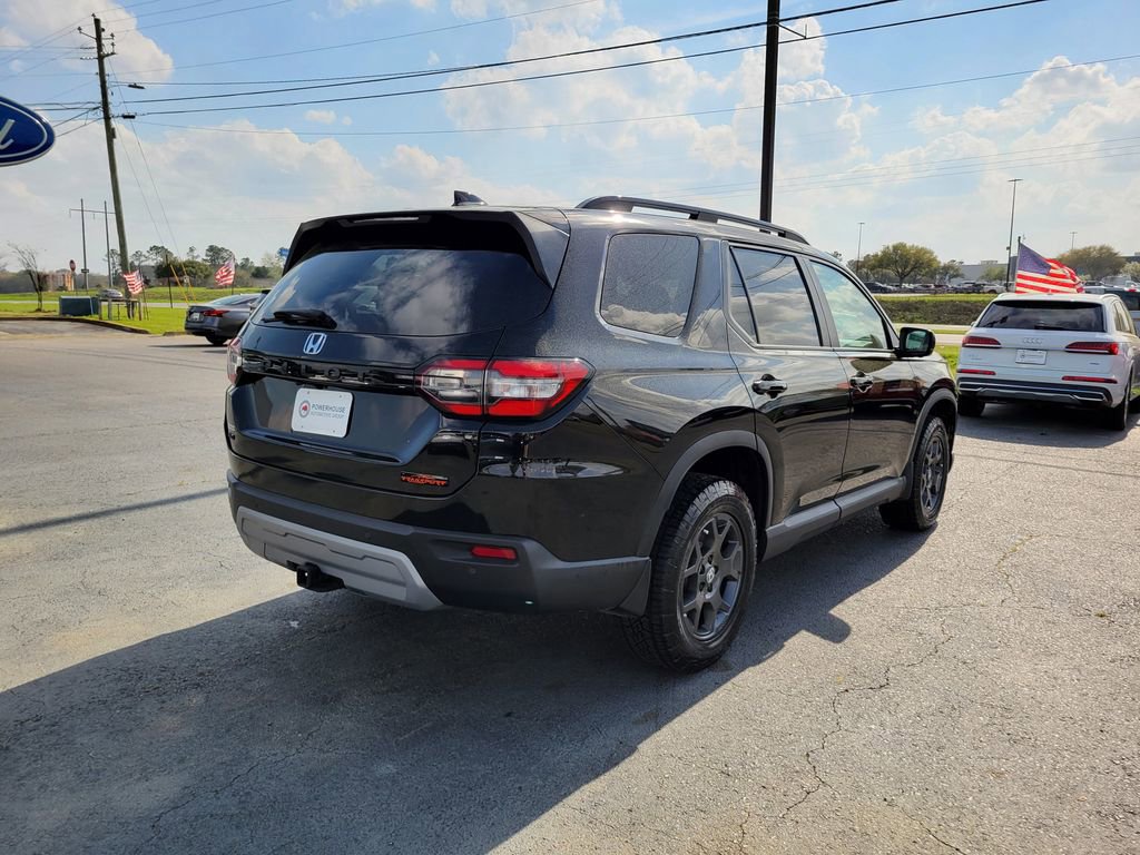 Used 2025 Honda Pilot TrailSport image 5