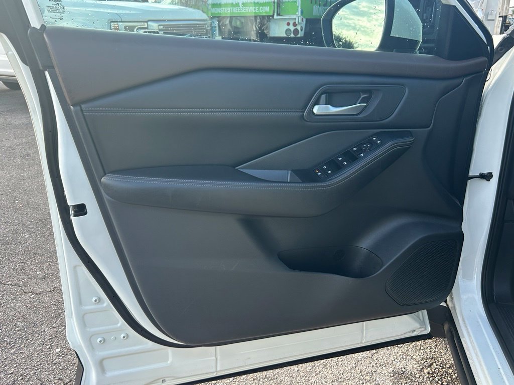 Used 2022 Nissan Rogue SV w/ SV Premium Package FWD image 36