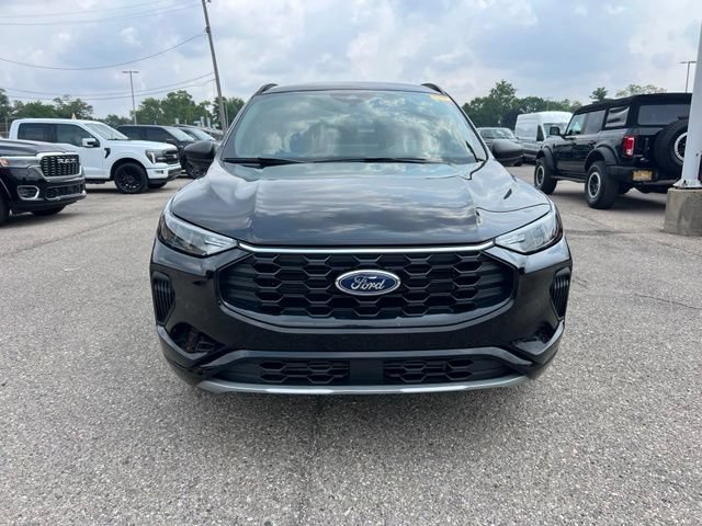 Certified 2024 Ford Escape ST-Line w/ Tech Pack #1 AWD/4WD image 2