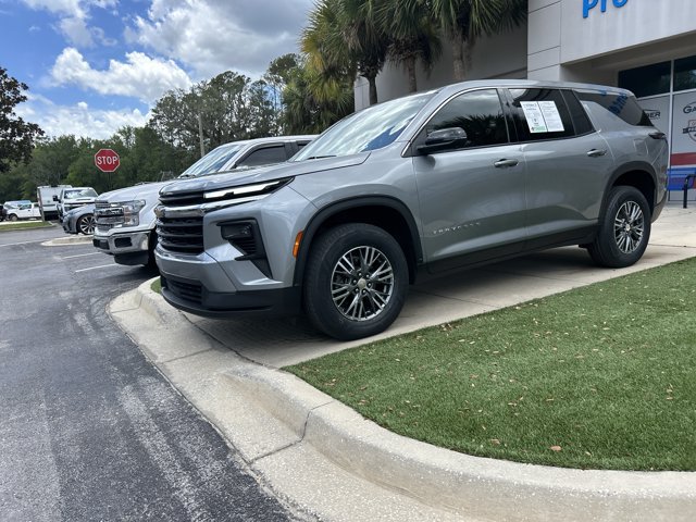 Used 2024 Chevrolet Traverse LS FWD image 2