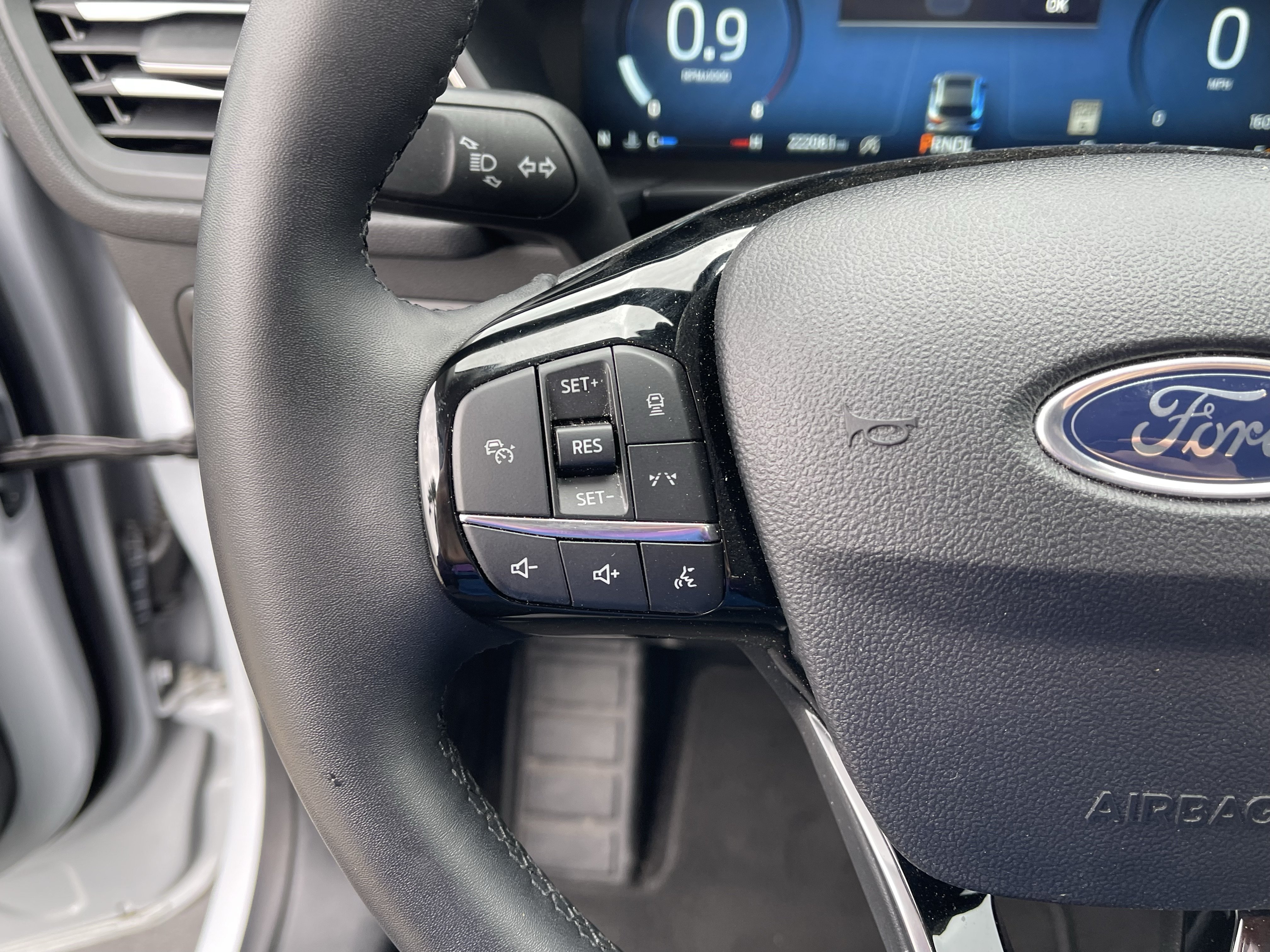 Certified 2025 Ford Escape Platinum AWD/4WD image 16