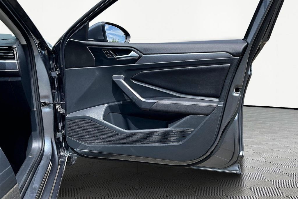 Used 2024 Volkswagen Jetta SE FWD image 24