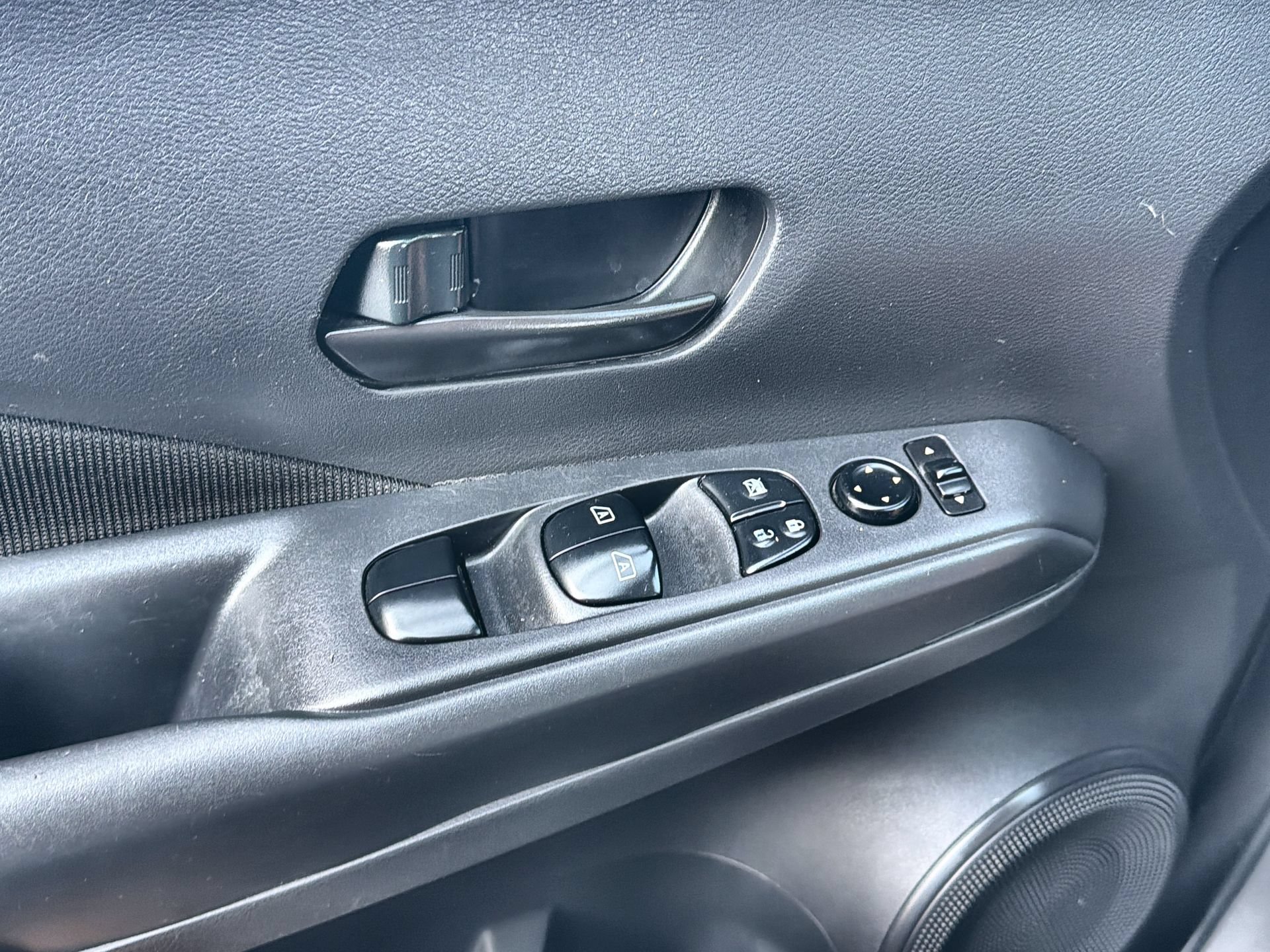 Used 2024 Nissan Kicks S FWD image 13