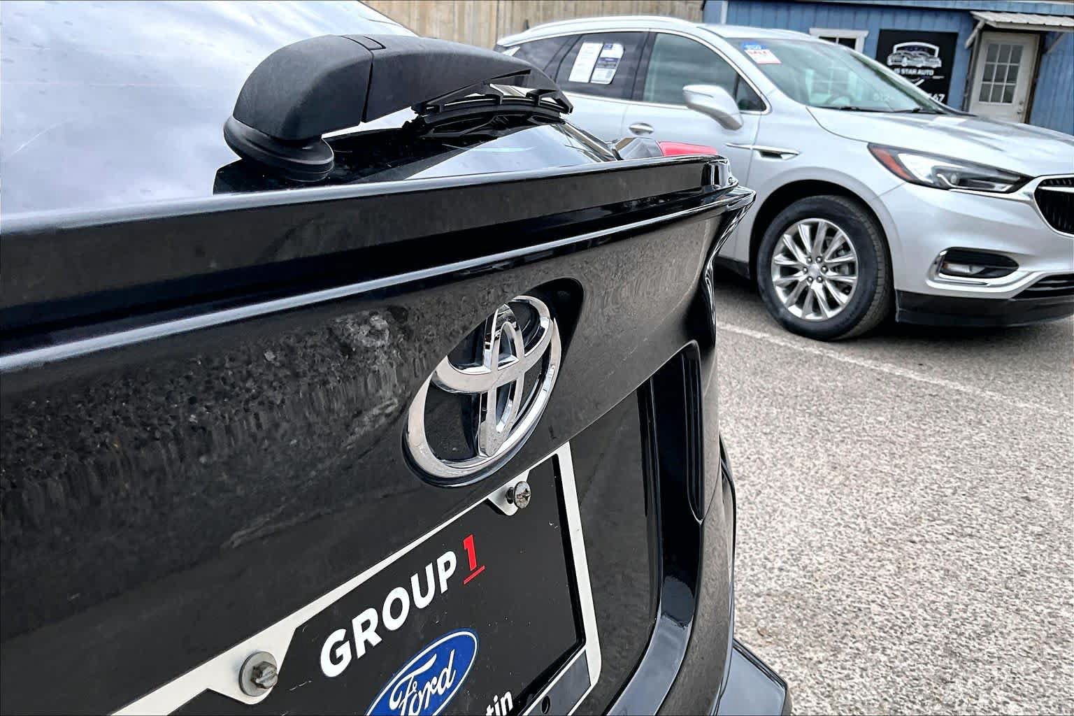 Used 2022 Toyota C-HR XLE FWD image 31
