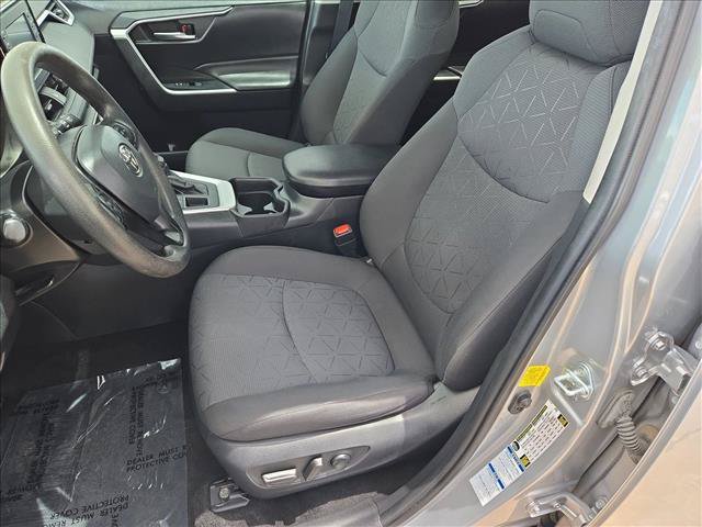 Used 2021 Toyota RAV4 XLE AWD/4WD image 15