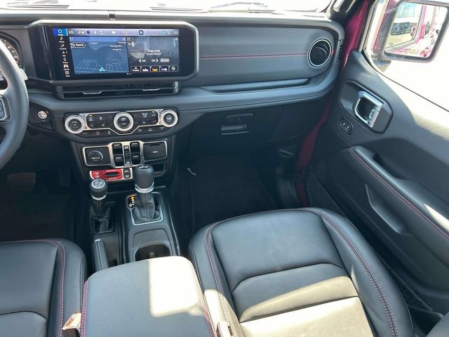 Used 2024 Jeep Wrangler Unlimited Rubicon AWD/4WD image 15