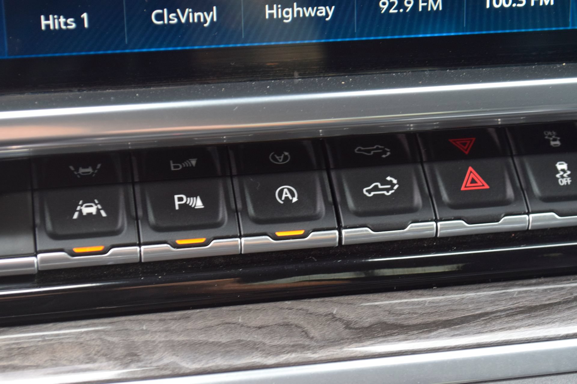 Used 2022 Chevrolet Silverado 1500 LTZ w/ LTZ Premium Package AWD/4WD image 12