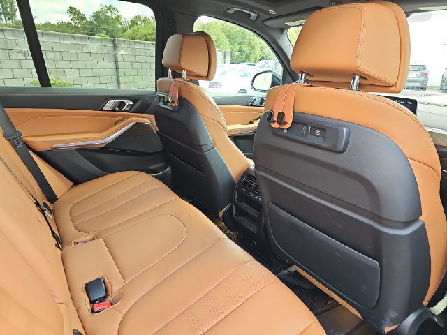 Used 2022 BMW X5 xDrive40i AWD/4WD image 11