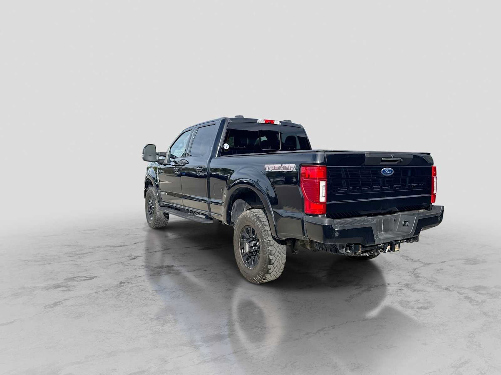 Certified 2022 Ford F350 Lariat w/ Tremor Off-Road Package AWD/4WD image 4