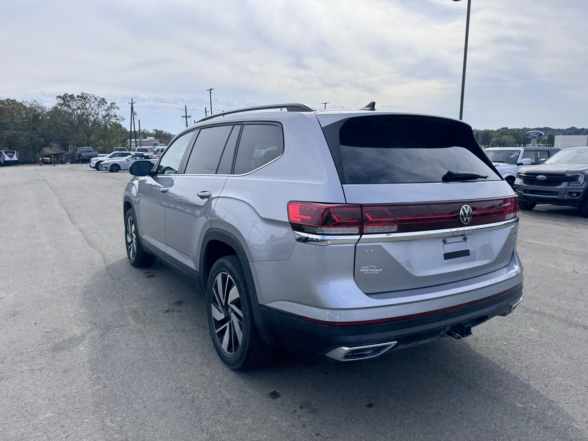 Used 2024 Volkswagen Atlas SE AWD/4WD image 17