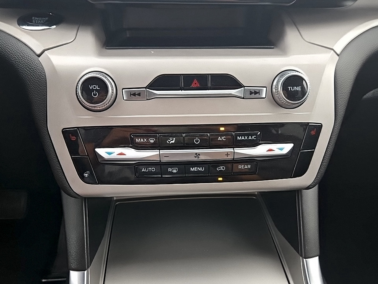 Certified 2023 Ford Explorer XLT w/ Equipment Group 202A AWD/4WD image 19