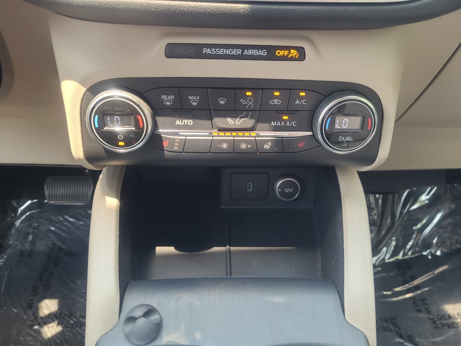 Certified 2020 Ford Escape Titanium AWD/4WD image 31