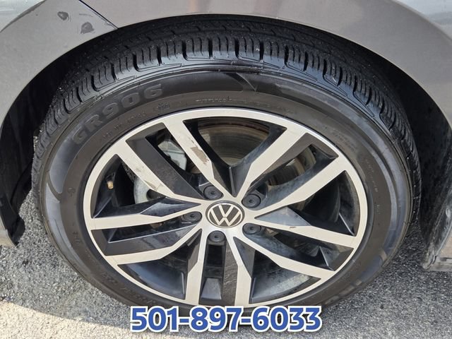Used 2025 Volkswagen Jetta SE FWD image 16