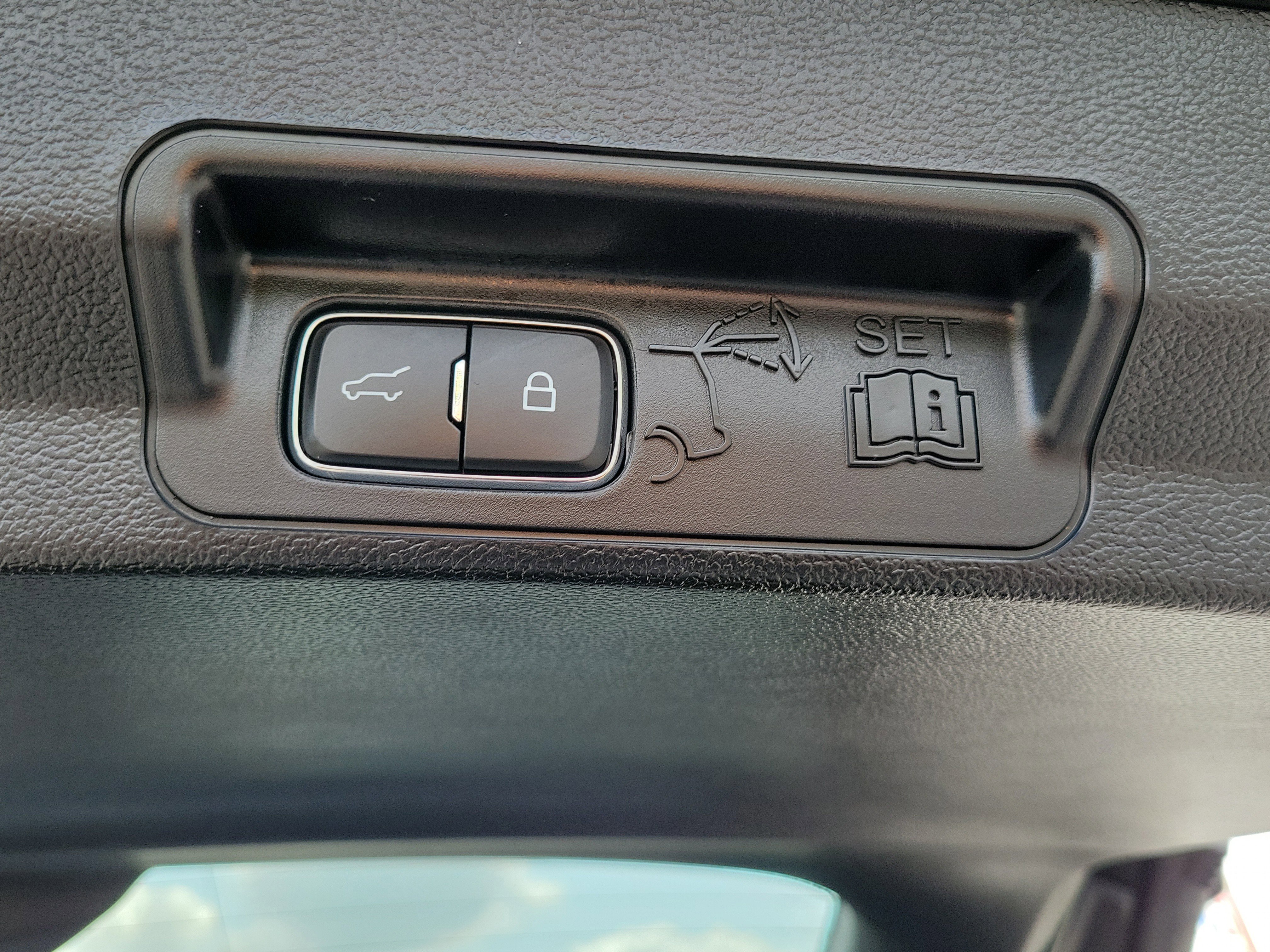 Certified 2022 Ford Explorer XLT w/ Equipment Group 202A image 11