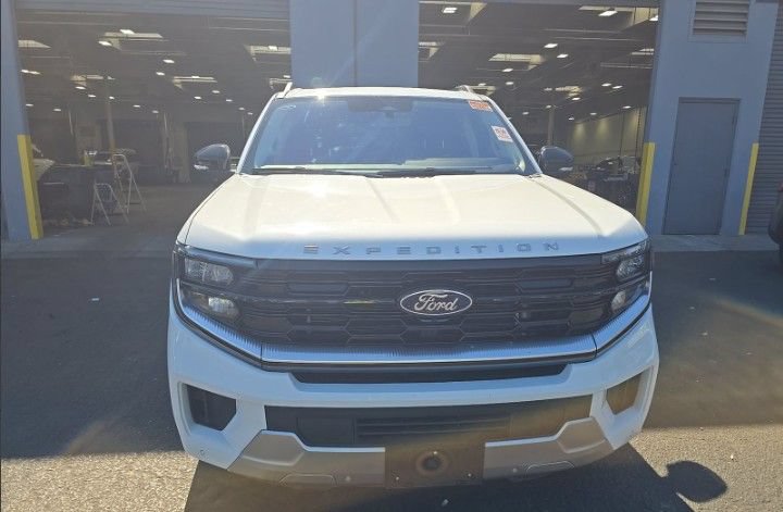 Certified 2025 Ford Expedition Max Platinum AWD/4WD image 3