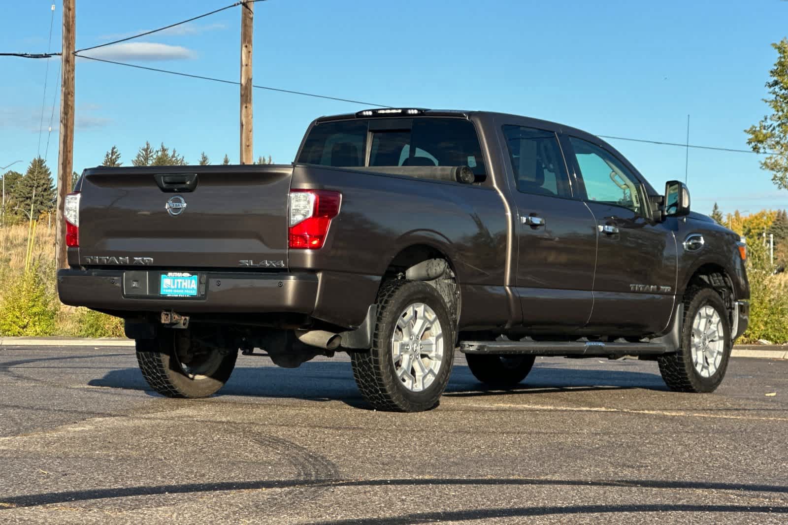 Used 2017 Nissan Titan SL AWD/4WD image 2