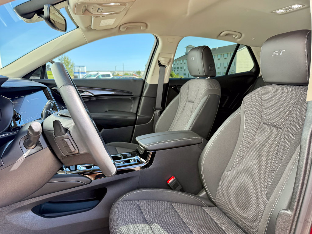 Used 2023 Buick Envision Preferred w/ Sport Touring Package AWD/4WD image 11