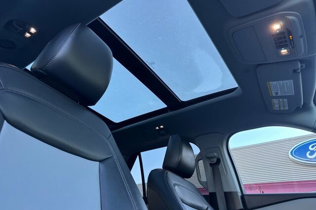 Certified 2022 Ford Explorer XLT w/ Equipment Group 202A image 15