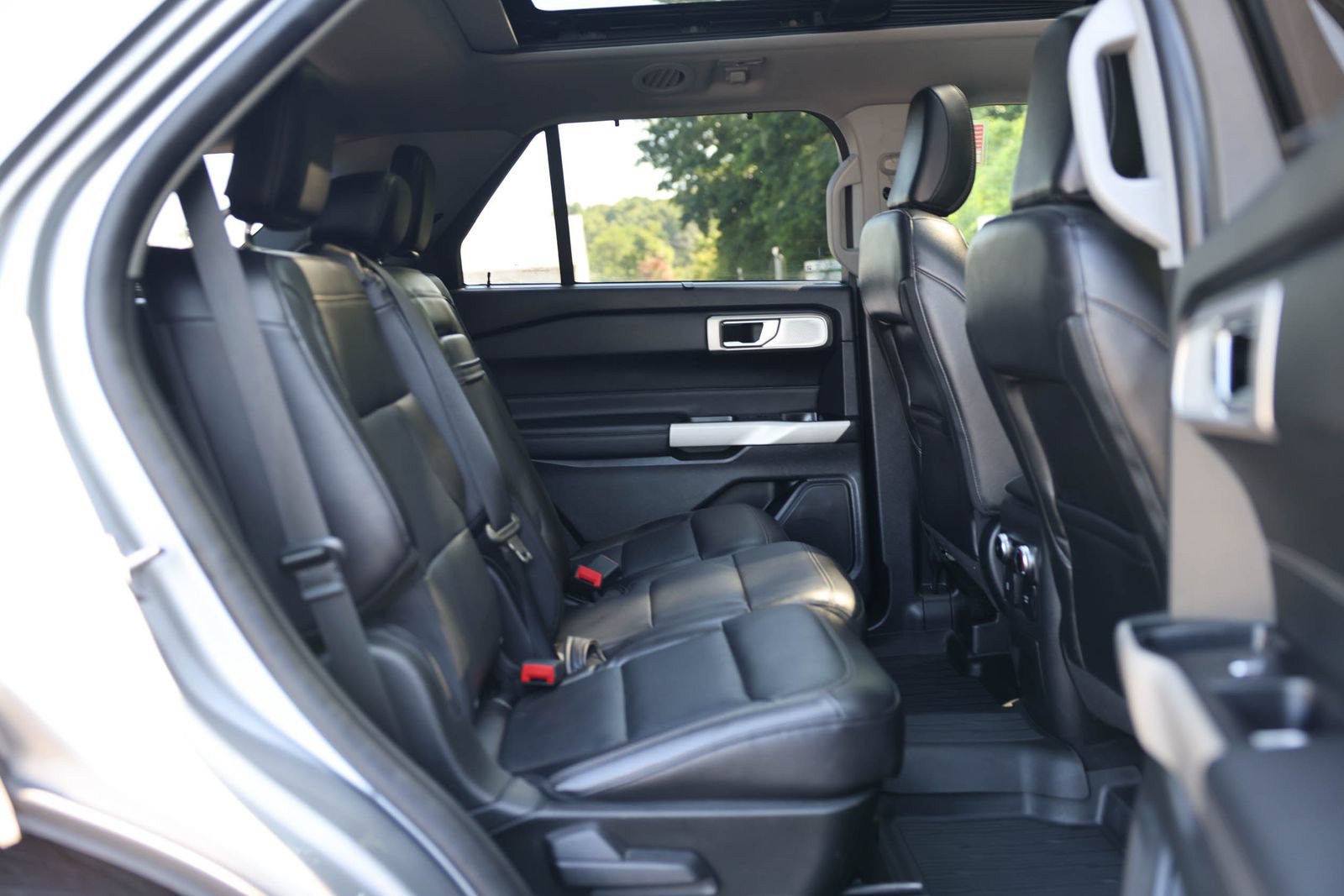 Certified 2023 Ford Explorer Limited w/ Limited Technology Package AWD/4WD image 13